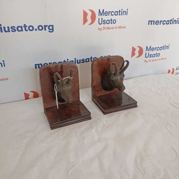 Ferma libri con camoscio in bronzo su metallo