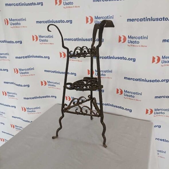 Tripode in ferro battuto