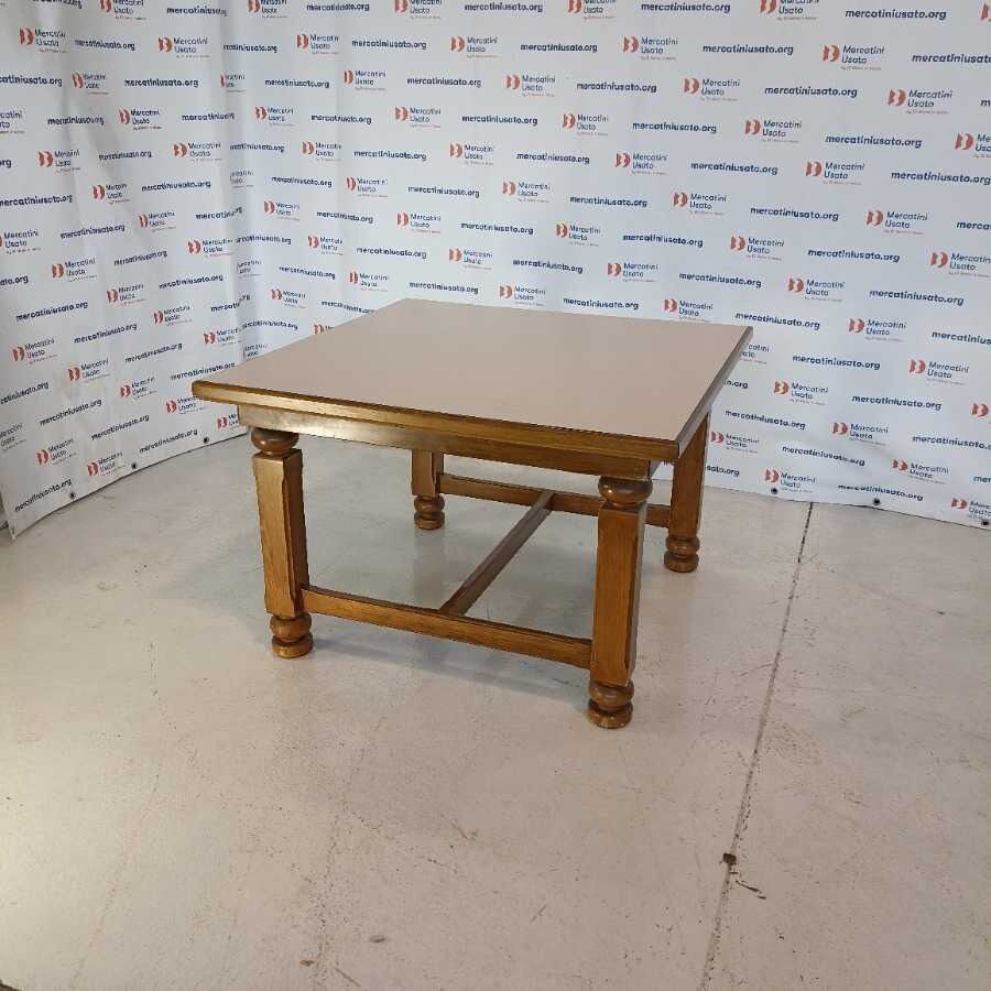 Tavolo quadrato in stile