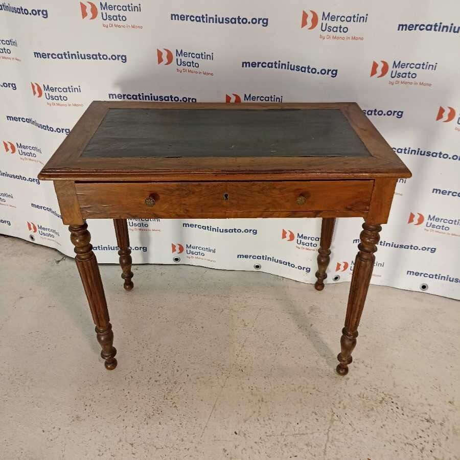 Piccolo Scrittoio in stile con cuoio - immagine 2