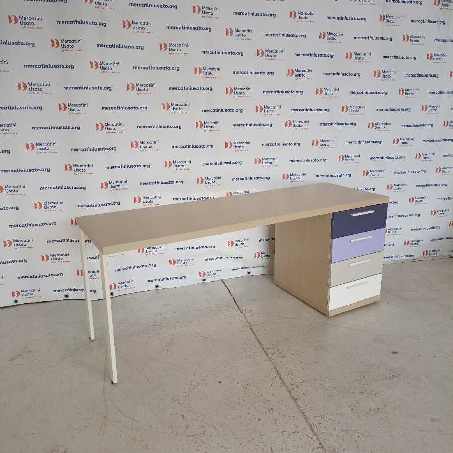 Scrivania moderna stile Ikea