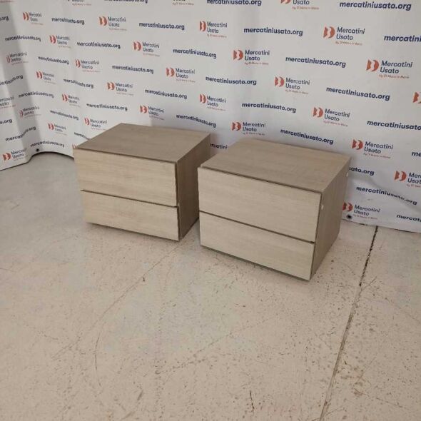 Coppia di Comodini moderni