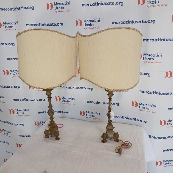 Coppia di candelieri in bronzo elettrificati.