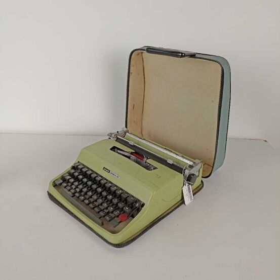 Macchina da scrivere Lettera 32 Olivetti Oggettistica