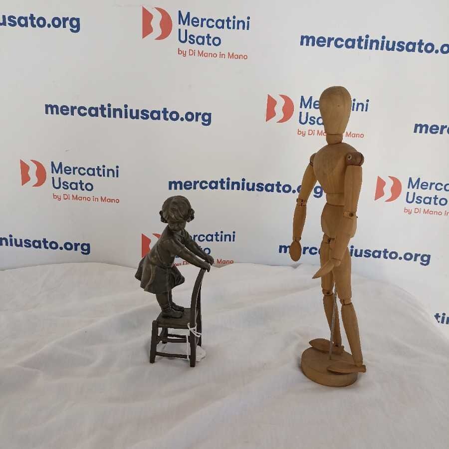 Bronzetto di Bambina sulla seggiola - immagine 2