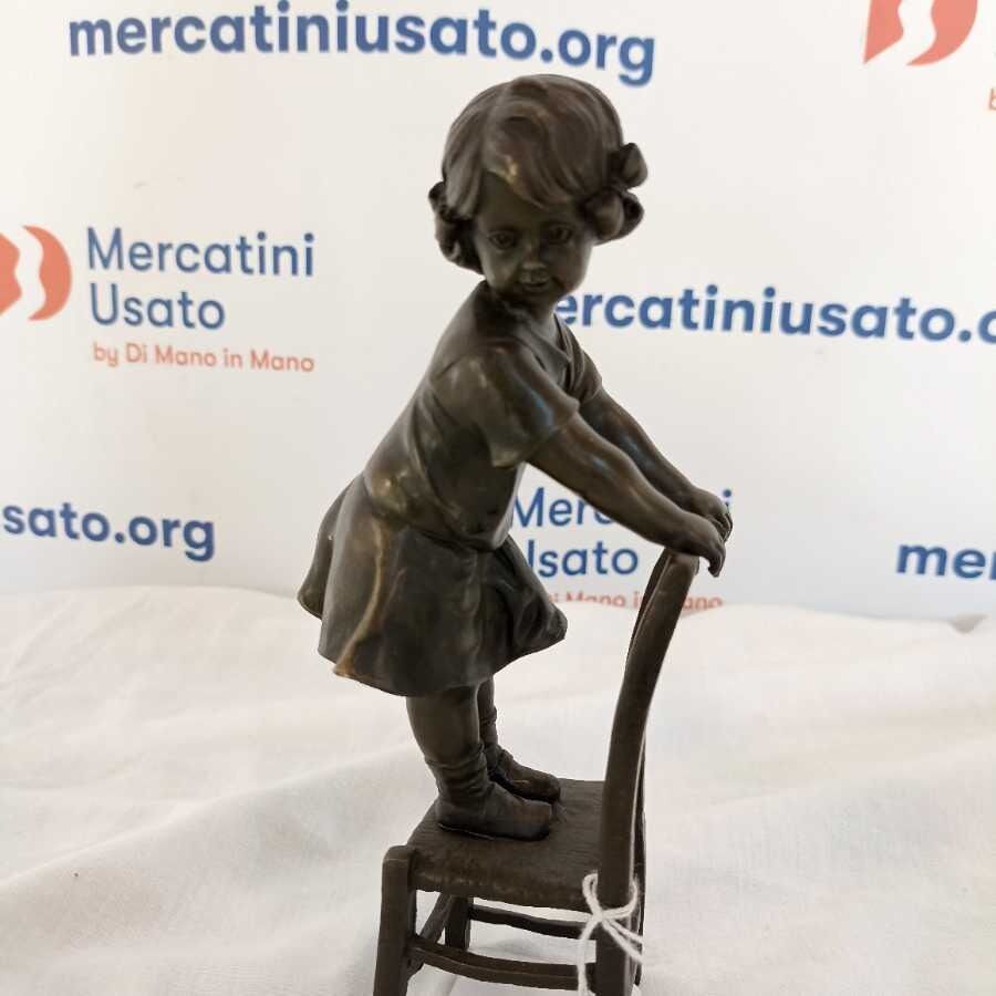 Bronzetto di Bambina sulla seggiola - immagine 3