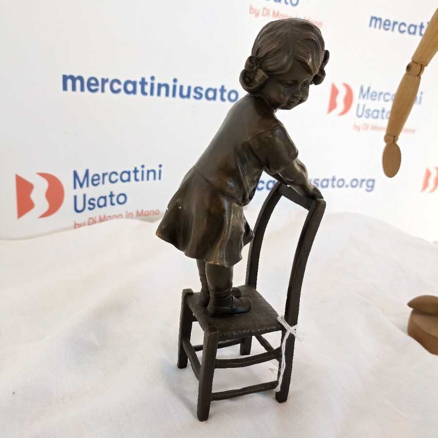 Bronzetto di Bambina sulla seggiola - immagine 4