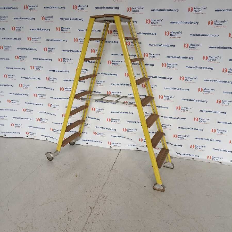 Scala trabattello con ruote in ferro