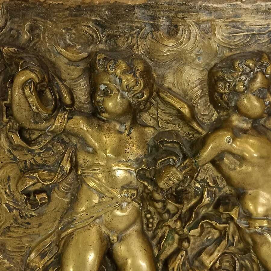Placca in bronzo con putti in bassorilievo - immagine 3