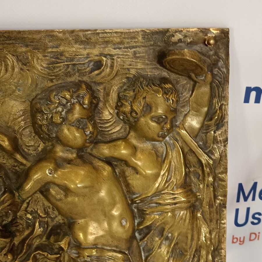 Placca in bronzo con putti in bassorilievo - immagine 4