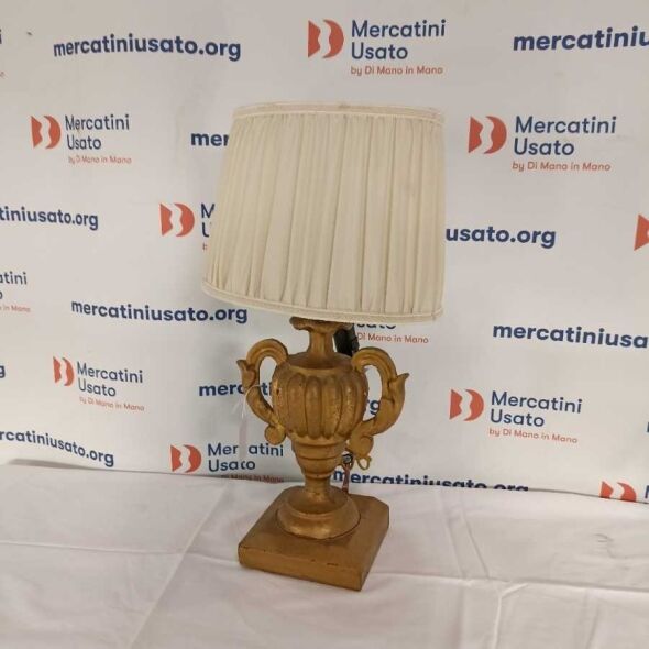 Vaso portapalme in legno dorato